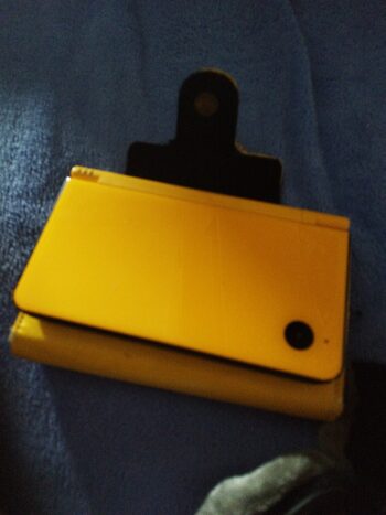 Nintendo DSi XL, Yellow