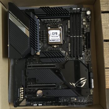Asus ROG MAXIMUS XII HERO (WI-FI) Intel Z490 ATX DDR4 LGA1200 3 x PCI-E x16 Slots Motherboard