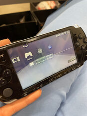 Redeem PSP3004 sony portable konsole rankine su zaidimais, 2GB kortele. Atrista, LT meniu, virs 20 zaidimu (tarp ju gta) su pakroveju