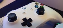 Xbox One S All-Digital, White, 1TB, 2 Mandos