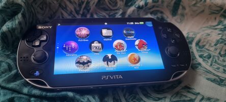 Get Playstation Vita 1004ver. OLED Atrista su žaidimais 