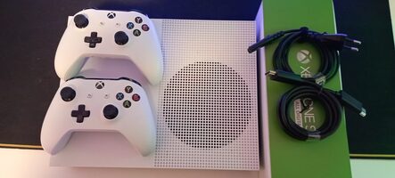 Xbox One S All-Digital, White, 1TB, 2 Mandos for sale