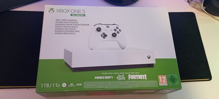 Xbox One S All-Digital, White, 1TB, 2 Mandos