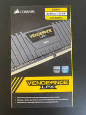 Corsair Vengeance LPX 32 GB (2 x 16 GB) DDR4-3200 Black / Yellow PC RAM