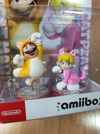 Amiibo Cat Mario and Cat Peach 