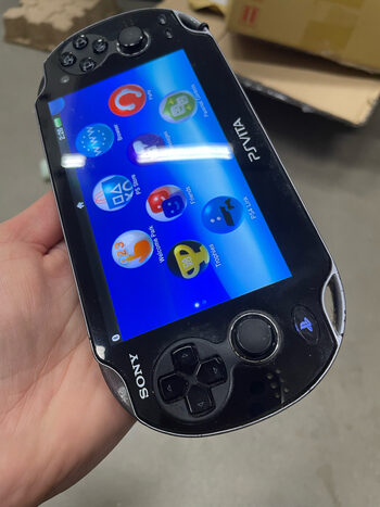 Get PS vita PCH-1004 playstation Vita nesiojama konsole. Be atminties korteles, su pakrovimo laidu