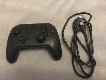 Nintendo Switch Pro-Controller + Cable USB