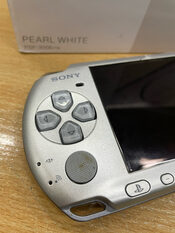 PSP 3003 konsole su zaidimais, atrista. Silver sidabrine. Su dezute, pakroveju. 2GB kortele su 38 zaidimais.  for sale