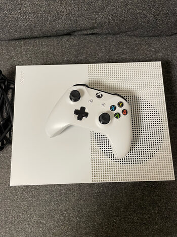 Xbox One S 500GB konsolė for sale