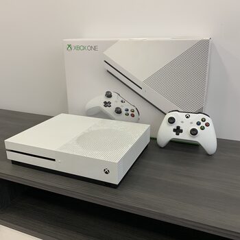 Xbox One S 1TB Roblox Console Bundle - White Xbox One S Console &  Controller - Full download of Roblox included - 4K Ultra HD Blu-ray video  streaming
