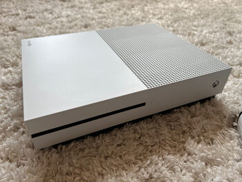 XBOX ONE S ŽAIDIMŲ KONSOLĖ