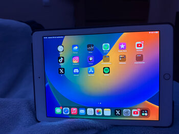 Apple iPad 9.7 128GB Wi-Fi Gold (2017)