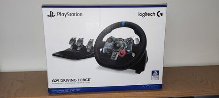 Logitech G29 vairas, pedalai bei pavarų svirtis