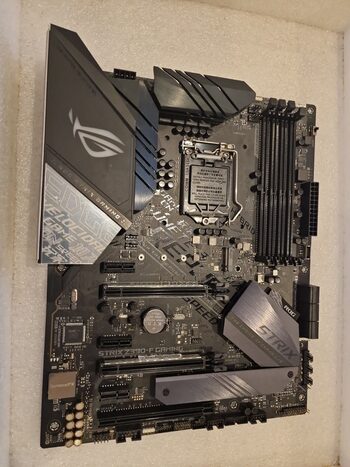 Asus ROG STRIX Z390-F GAMING Intel Z390 ATX DDR4 LGA1151 3 x PCI-E x16 Slots Motherboard