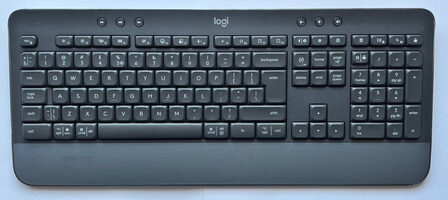 Logitech K650