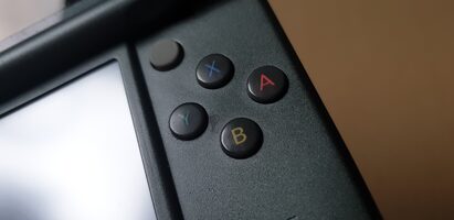 Buy New Nintendo 3DS XL, Black & Silver 32gb atrišta